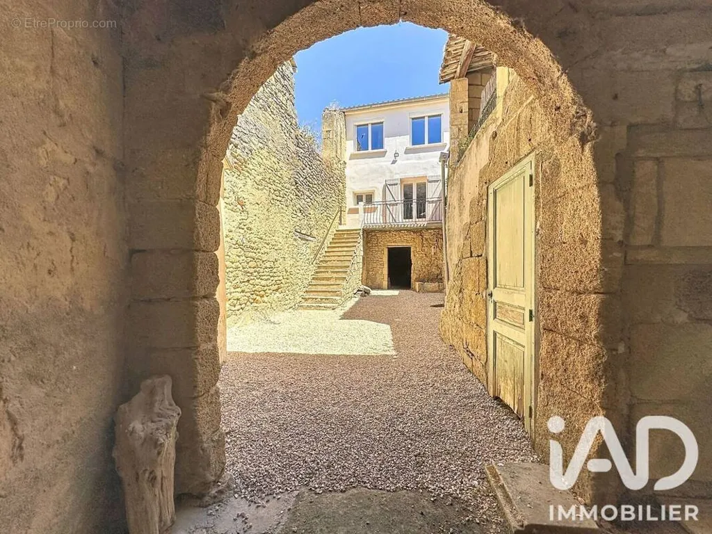 Giardino - Rustic House with Courtyard in Vers-Pont-Du-Gard