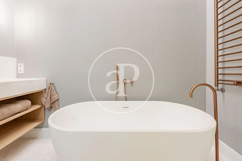 Bagni - Refurbished Flat with Balcony in Chueca, Madrid