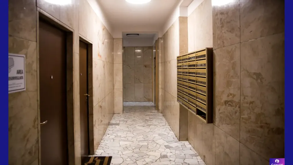 Esik - Modernised Apartment with Balcony in Milan