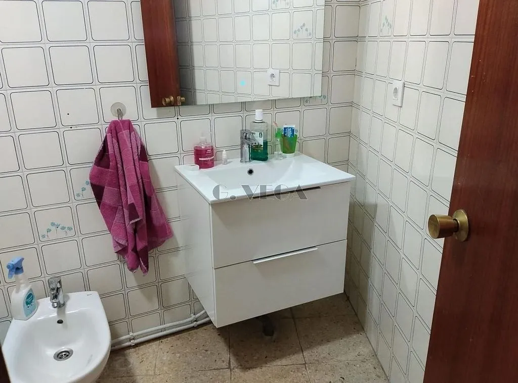 Bathrooms - Apartment with Garage in O Berbés, Peniche