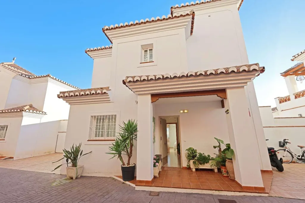 Välivaade - South-Facing Villa with Sea Views in Torrox Park