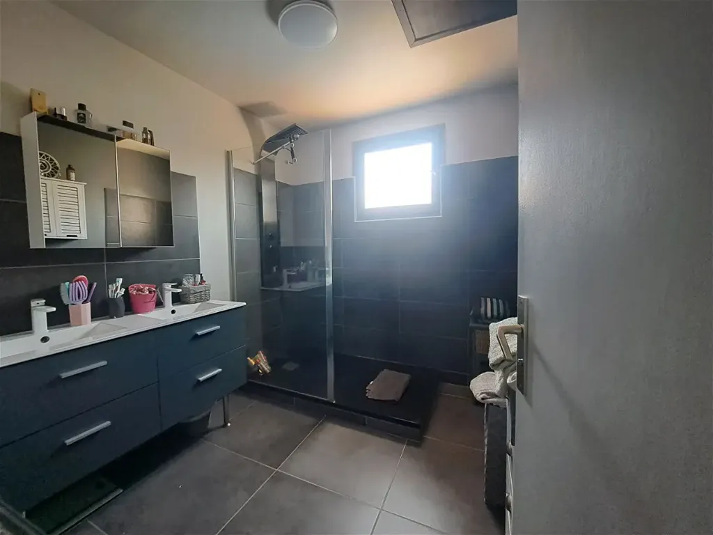 Badezimmer - Renovated House with Pool in Tain l'Hermitage