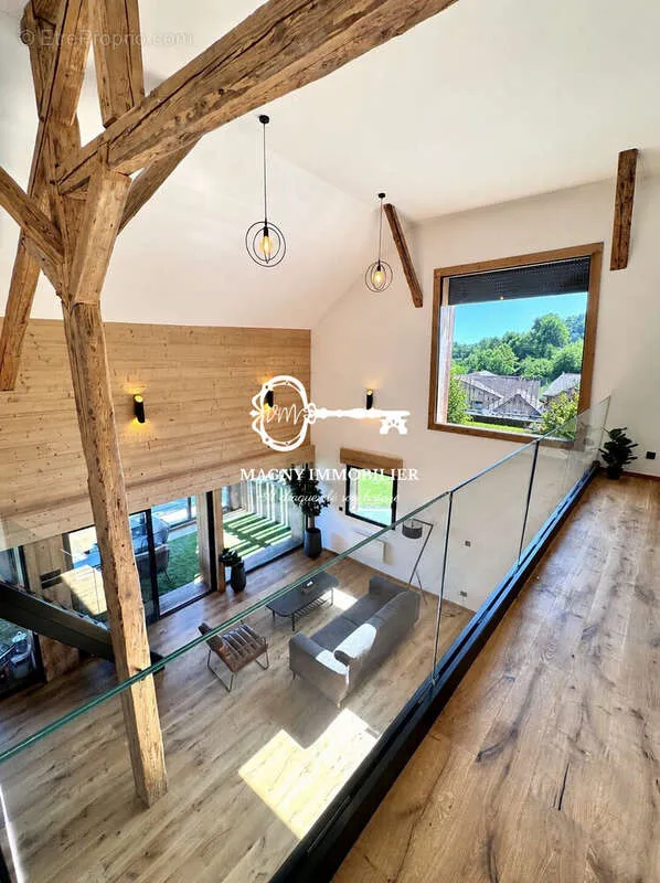 Elutuba - Renovated Duplex with Panoramic Valley View in Marnaz