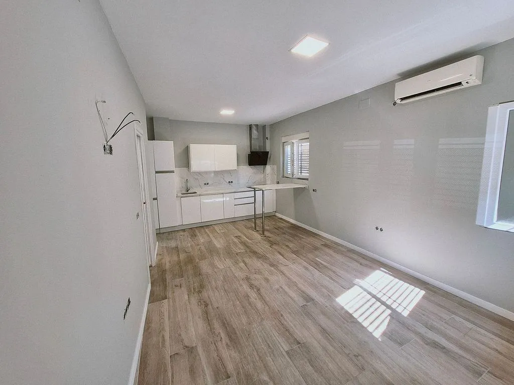 Cucina - Modern 1-Bedroom Flat in La Macarena