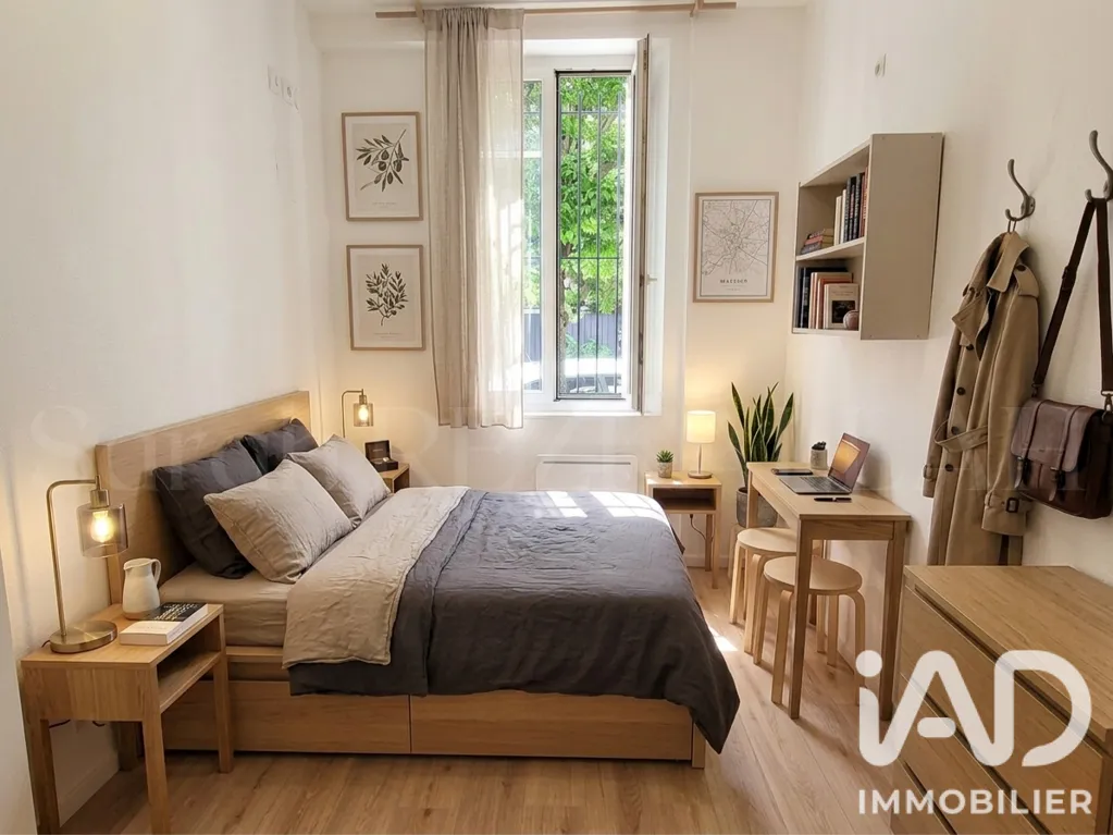 Bedrooms - Renovated 3-Bed Flat near Bondy Station