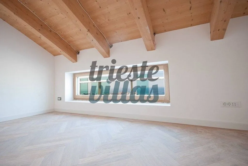Pièces - Penthouse with Panoramic View in Trieste