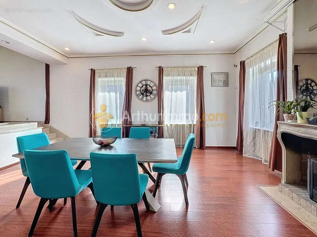 Salle à manger - Maison 8 pièces à Les Eparres