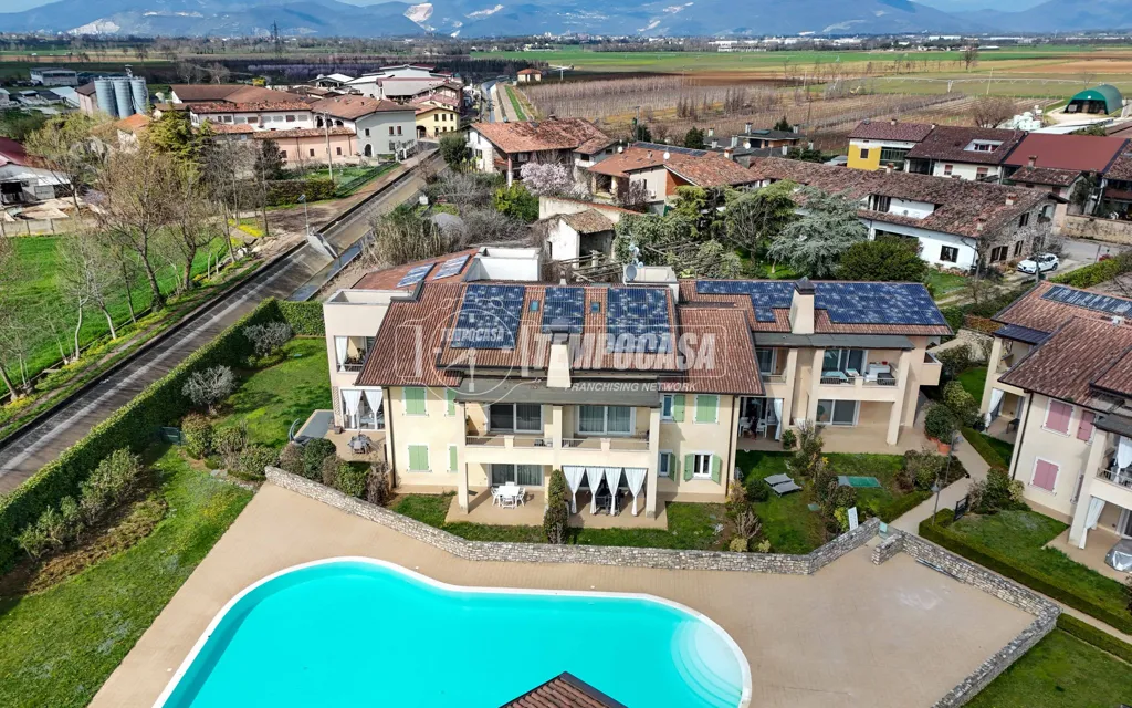 Õhuvaade - Modern Apartment with Pool in Lonato del Garda