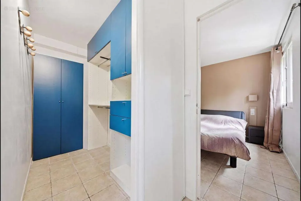 Chambres - Appartement Traversant avec Cave à Thiais