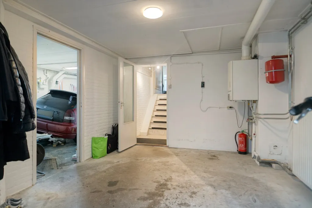 Garaaž - Mixed-Use House with Studio on Axelsestraat, Terneuzen