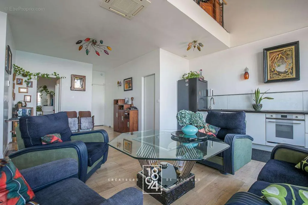 Séjour - Duplex T4 avec Vue Mer Panoramique à la Corniche