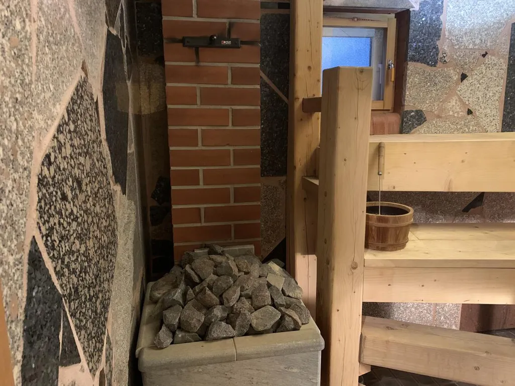 Toad - Architectural Brick House with Sauna in Näsijärvi