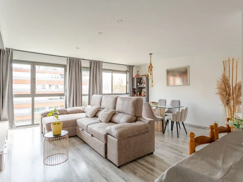 Elutuba - Bright Apartment with Garage in Pamplona