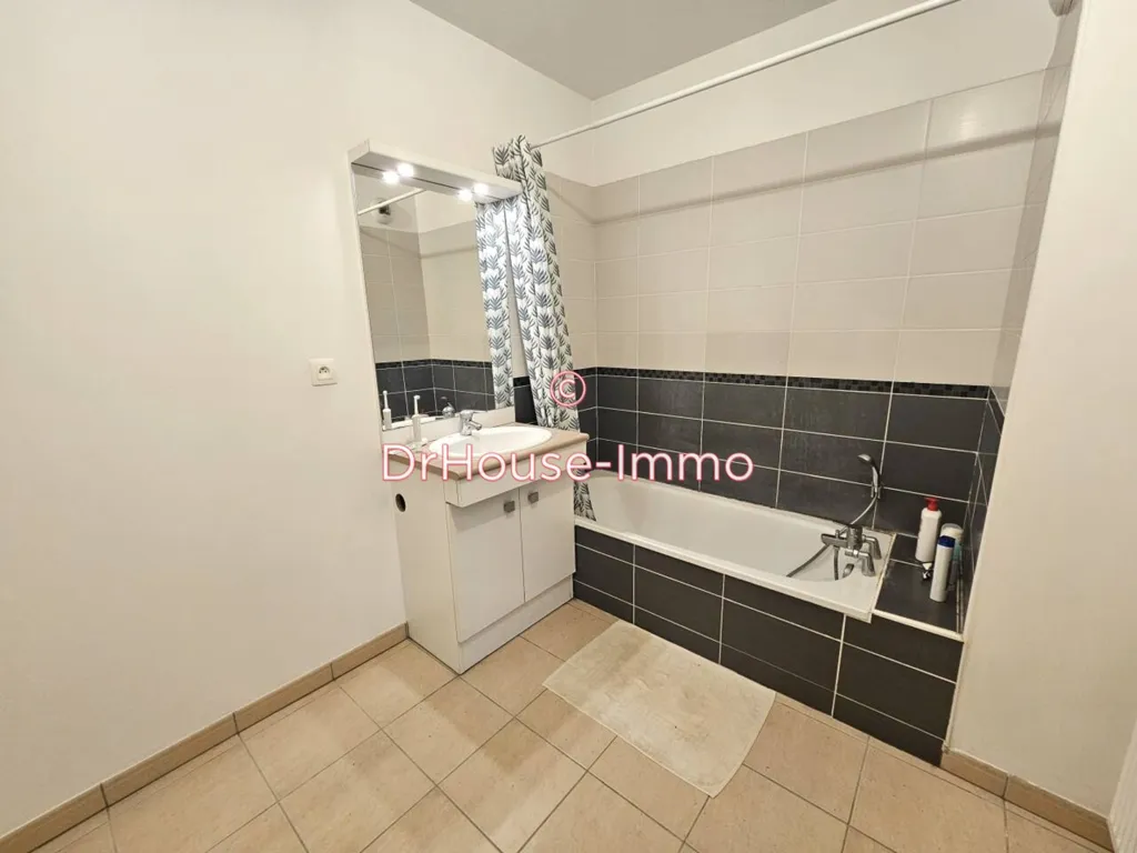 Salles de bain - Appartement Adapté PMR avec Balcon à Toulouse