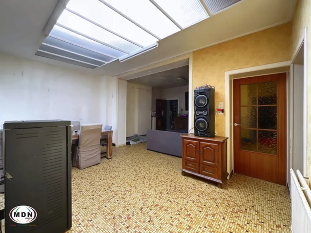 Garage - Maison Atypique avec Jardin et Terrasse à Boussu