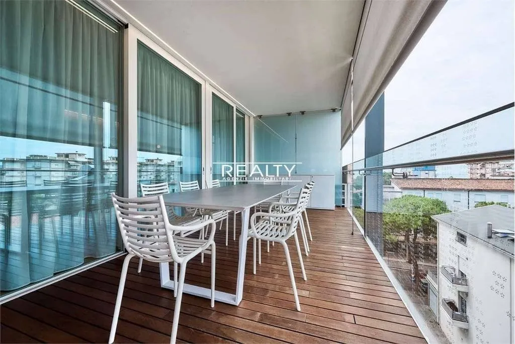 Rõdu - Luxury Flat with Sea View in Jesolo