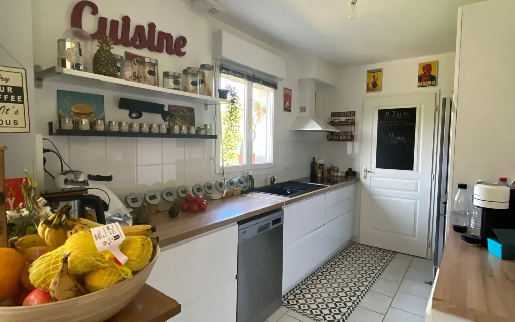 Kitchen - 5-Piece House with Garden in Luynes