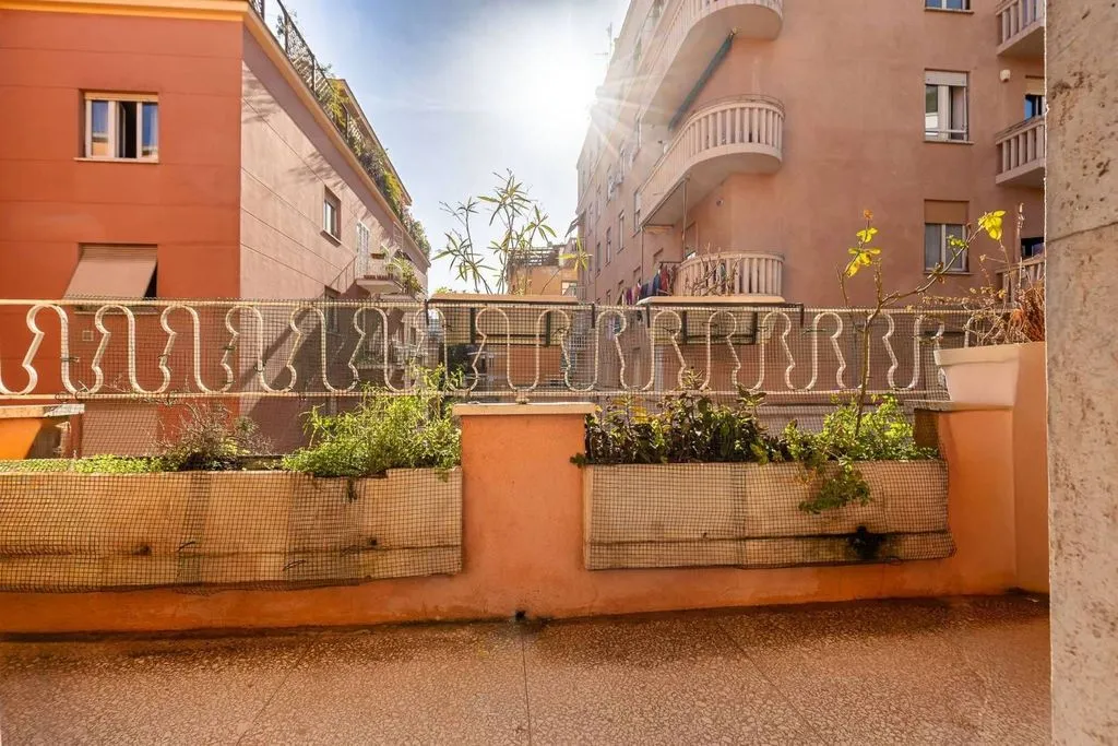 Rõdu - Luxury Flat with Balcony in Rome's Trieste