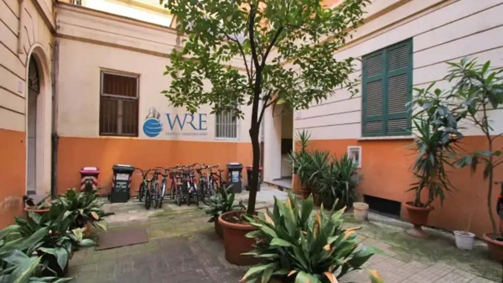 Aed - Bilocale with Triple Aspect in Testaccio, Rome
