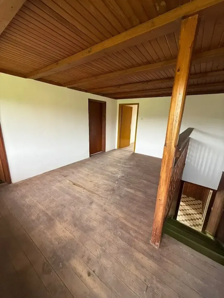 Pièces - Historic House with Renovation Potential in Moravče
