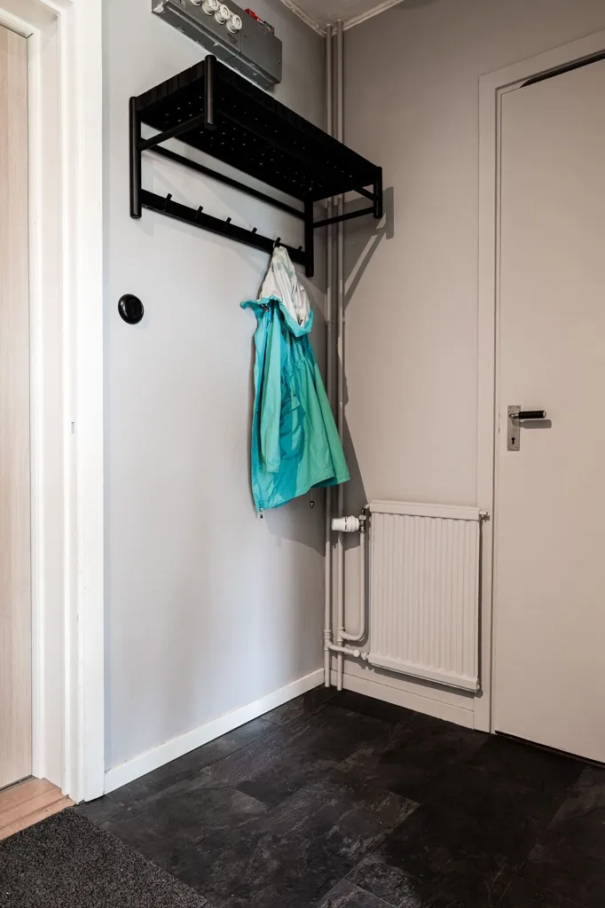 Entrée - Charming One-Bedroom Flat with Low Rent in Torsgatan