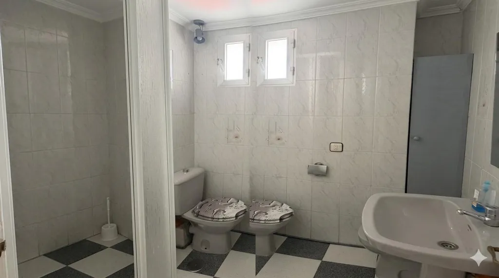 Bathrooms - Apartment with Ascensor in Huelva