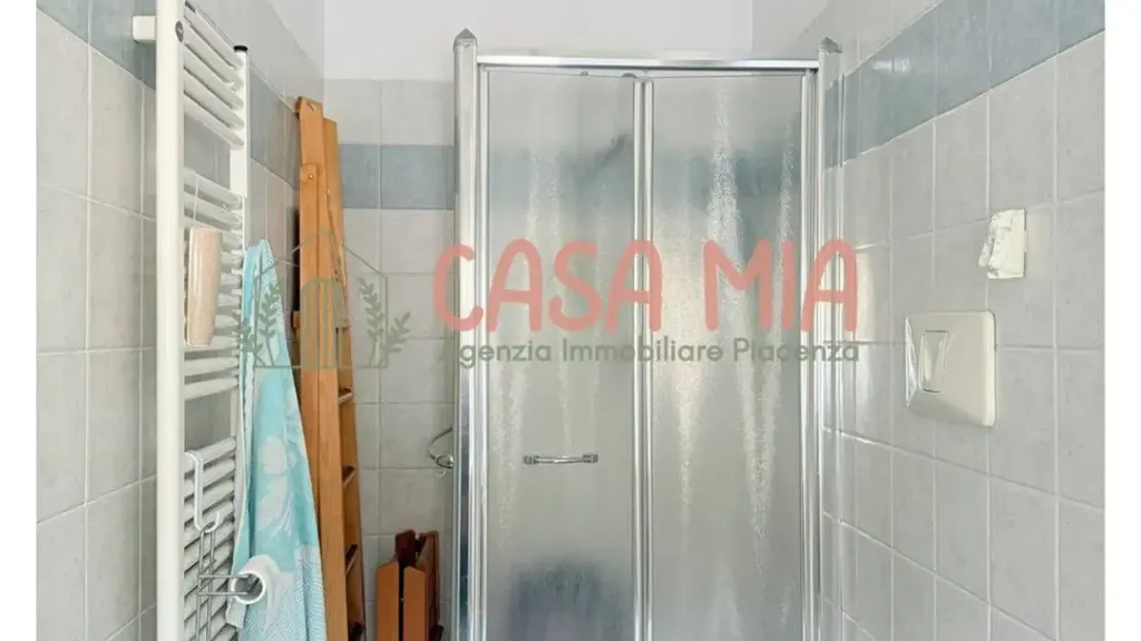 Salles de bain - Spacious Apartment with Balcony in Piacenza