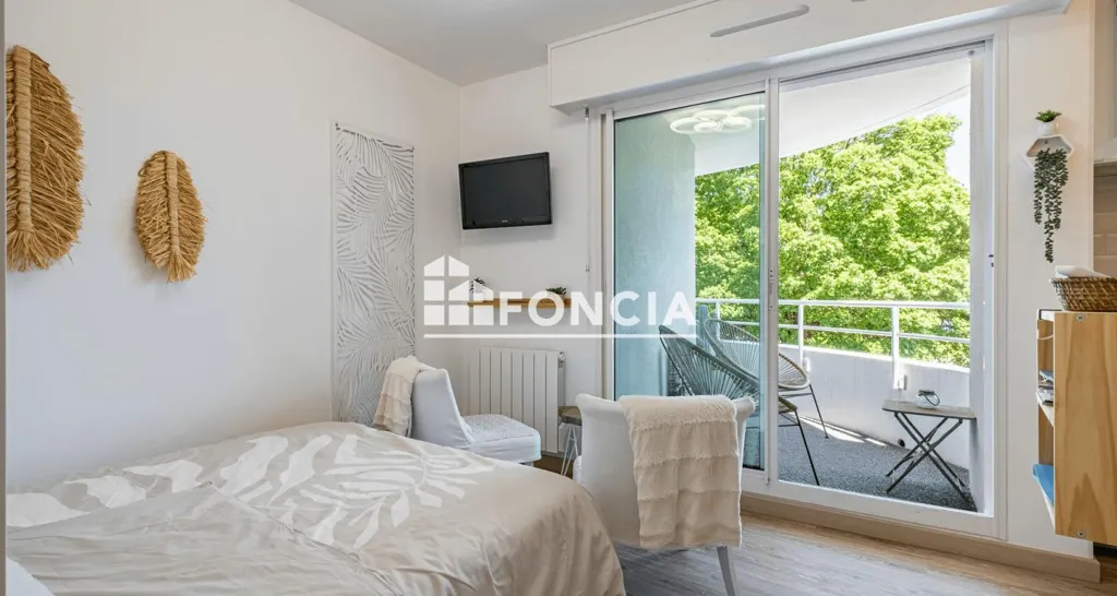 Magamistoad - Renovated Studio with Balcony in Benoit