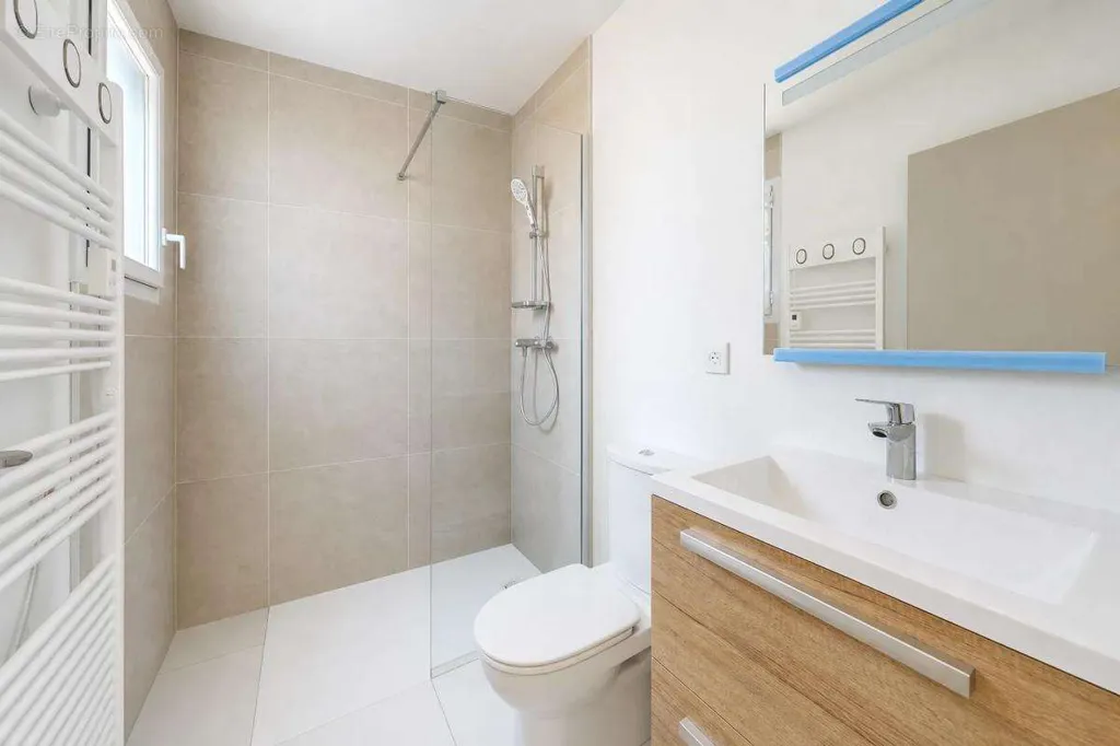 Vannitoad - Modern Container House with Garden in Brive-la-Gaillarde