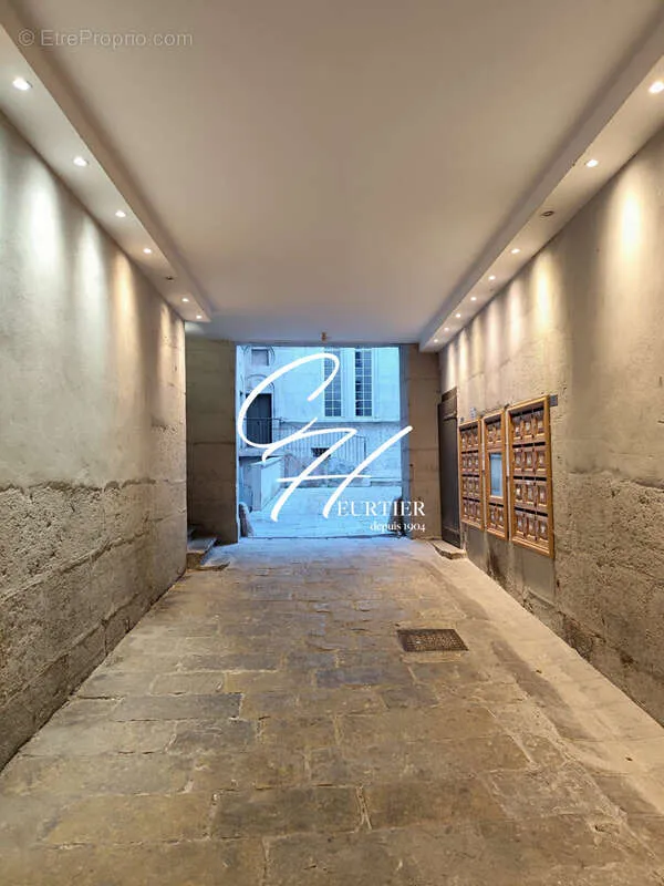 Esik - Duplex Apartment in Grenoble's Historic Centre