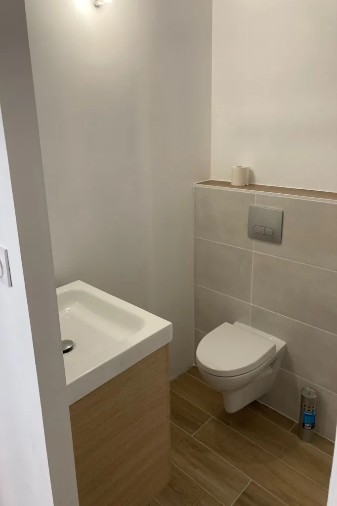 Salles de bain - Mas Rénové avec Piscine à Quissac