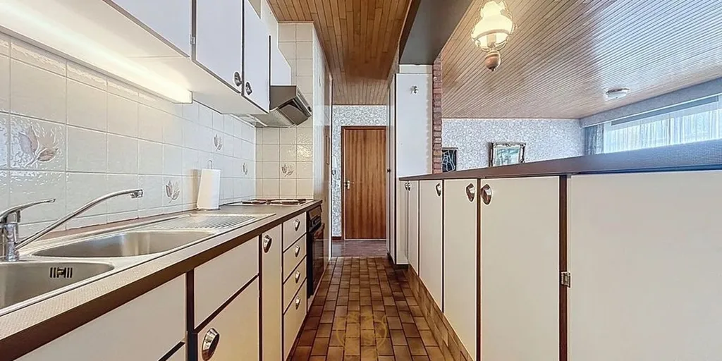 Kitchen - Renovatable Apartment with Garage in Niel