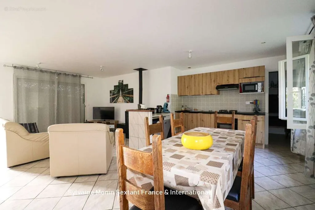 Salle à manger - Ensemble de 3 Maisons avec 3 Piscines sur 2 Hectares