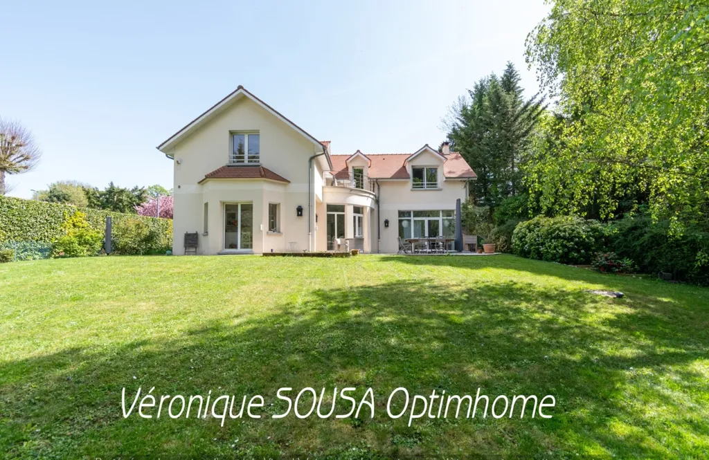 Välivaade - Family House with Garden in L'Étang-la-Ville