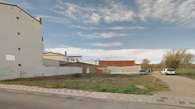 Välivaade - Residential Plot with Development Potential in León