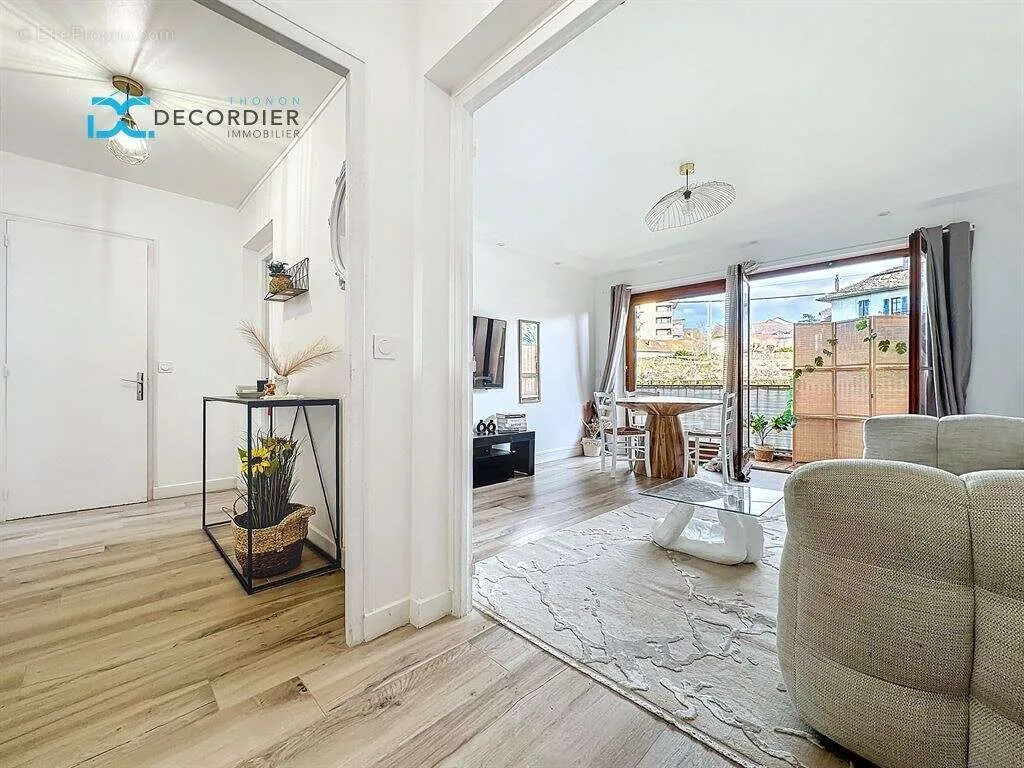Séjour - Appartement T3 avec Balcon à Thonon-les-Bains