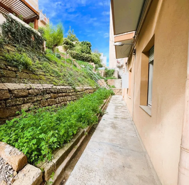 Garden - Office Space with Garden in Agrigento Centre