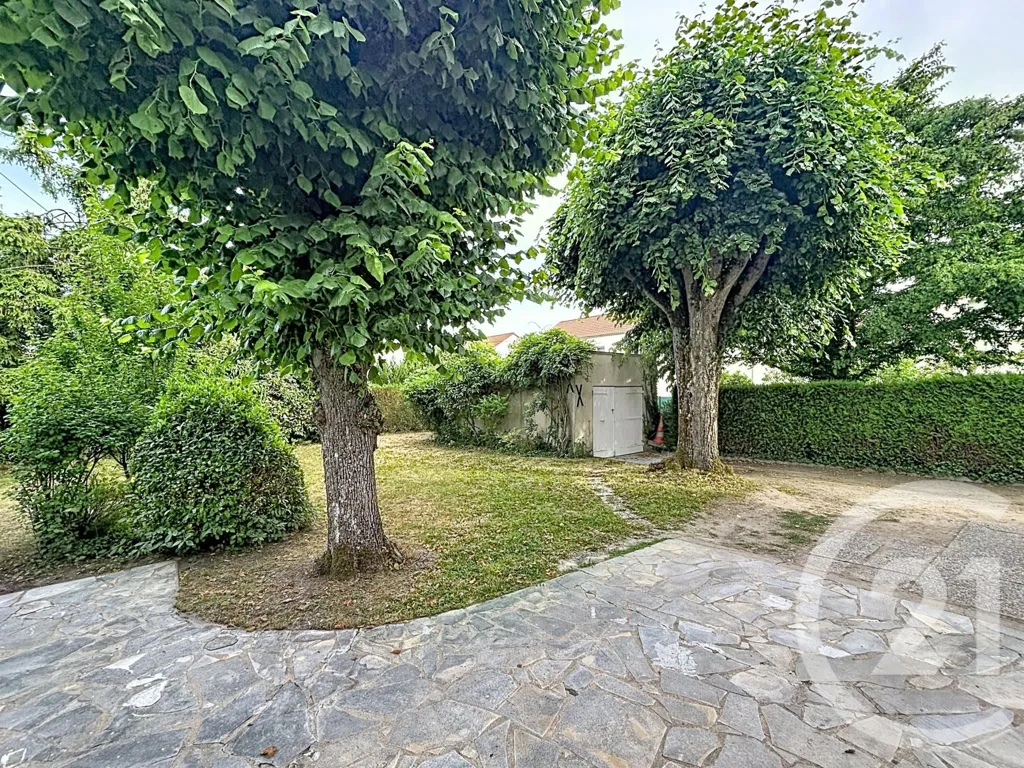 Garden - 1930s House with Garden in Semoy