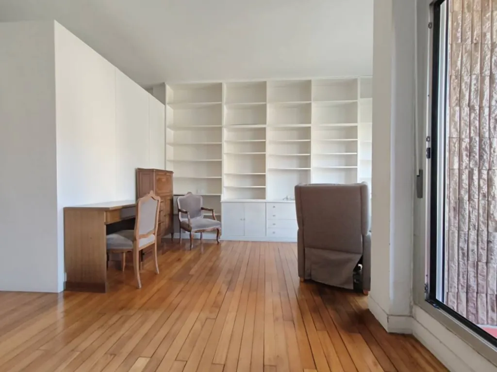 Office - Reformable Flat with Guggenheim Views in Abando