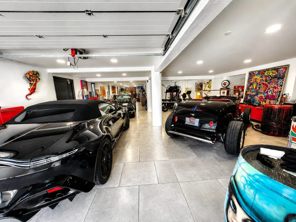 Garage - Architectural House with Panoramic View in Pierrefeu-du-Var