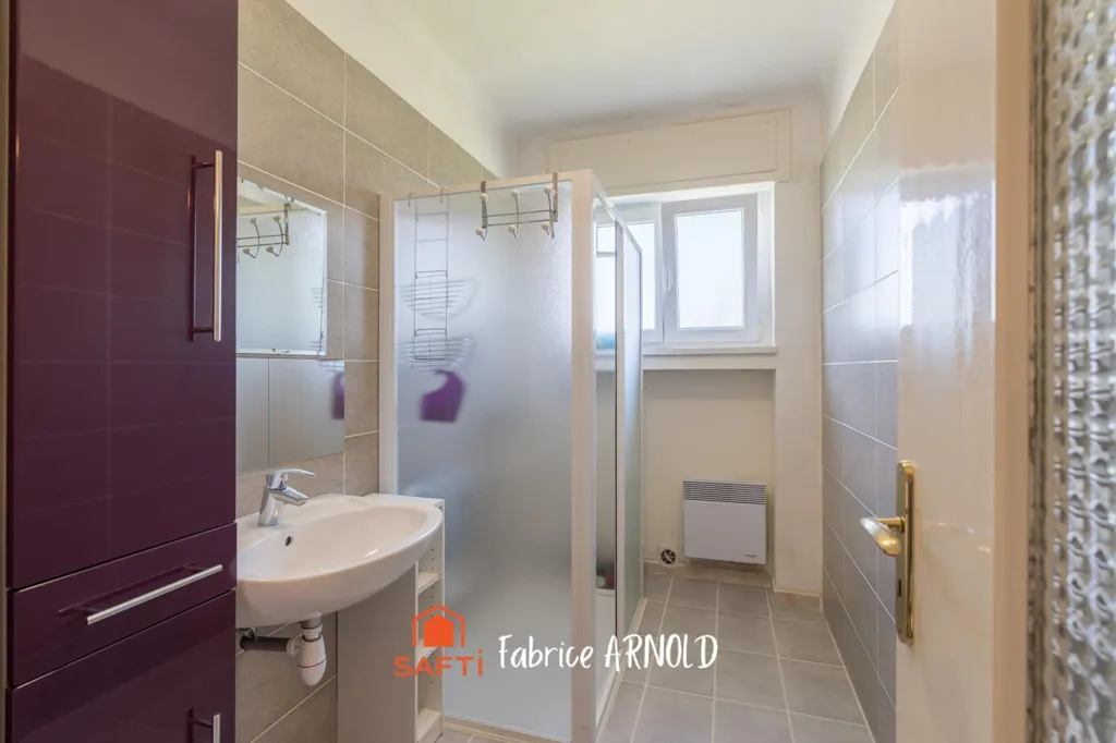Salles de bain - Maison Individuelle au Calme avec Jardin à Piblange