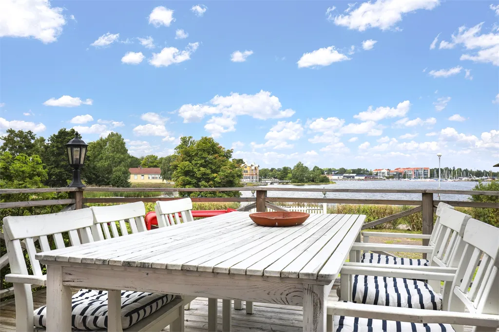Terrass - Villa with Waterfront View in Östhammar