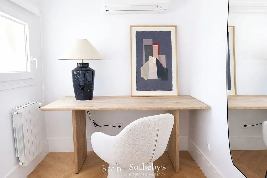 Office - Contemporary Flat with Terrace in Salamanca