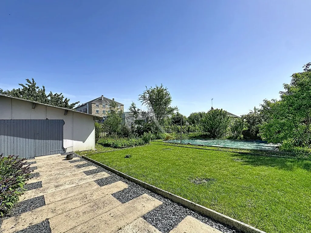 Jardin - Maison de Plain-pied avec Jardin à Mayenne