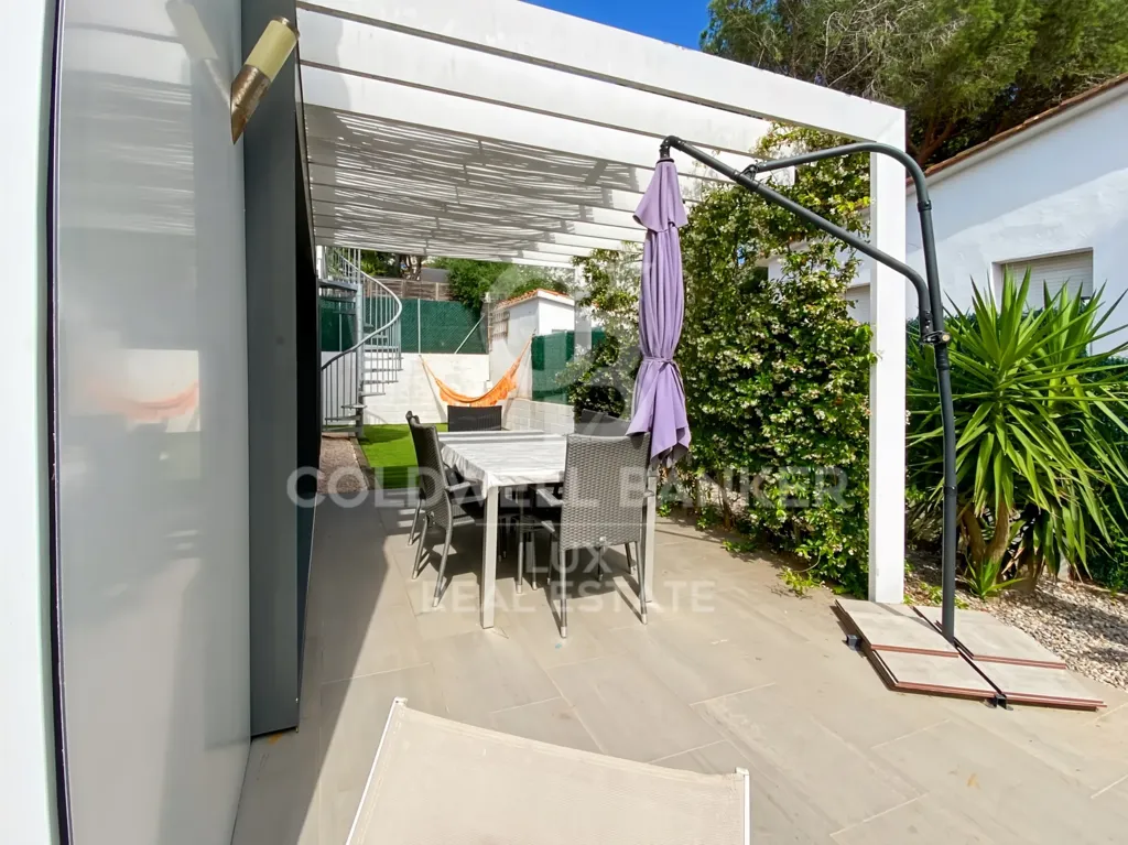 Terrass - Modern House with Beachfront in L'Escalà