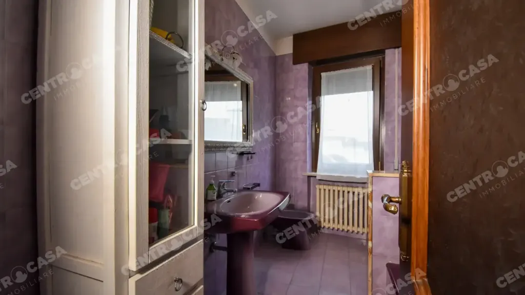 Salles de bain - Independent House with Large Storage in Legnago