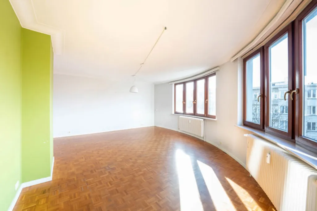 Living Room - 2-Bedroom Apartment with Park View in Forest