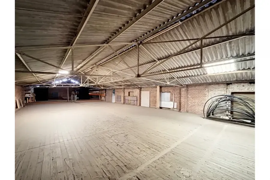 Toad - Warehouse with Office Space in Manage