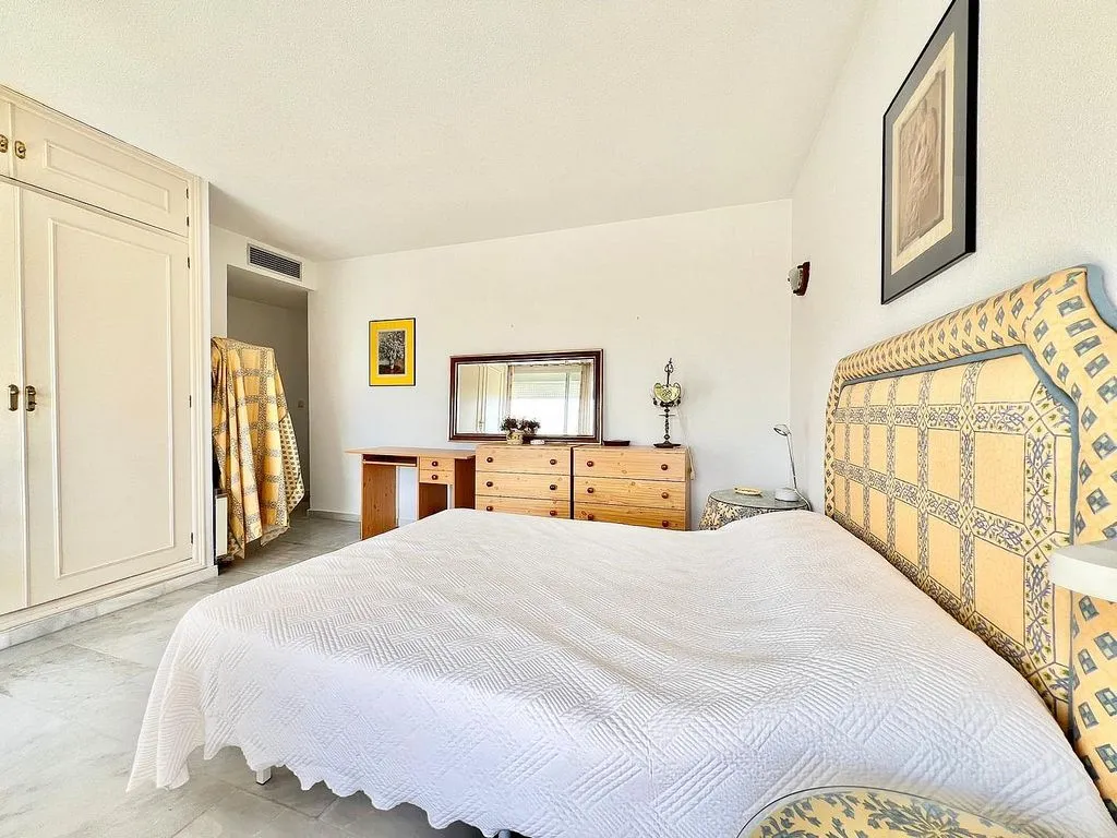 Chambres - Semi-detached House with Pool on National Road