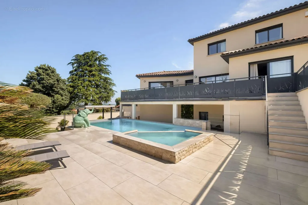 Bassein - Contemporary House with Pool in Simandres